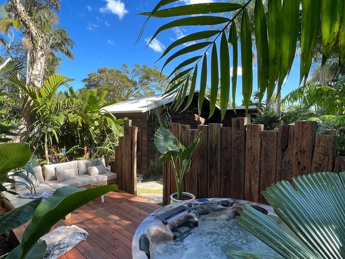 Beach Jungle - Hot Tub, Firepit & Pool In Beachside Oasis Byron Bay 0*,  Australia
