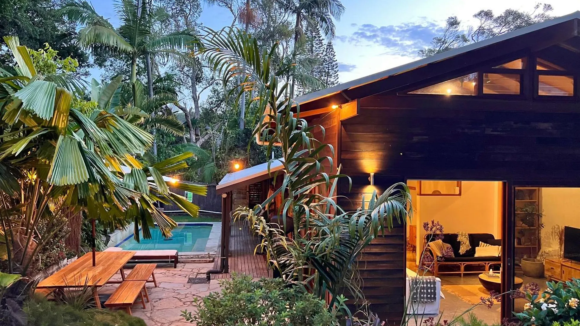 Beach Jungle - Hot Tub, Firepit & Pool In Beachside Oasis Byron Bay Australia