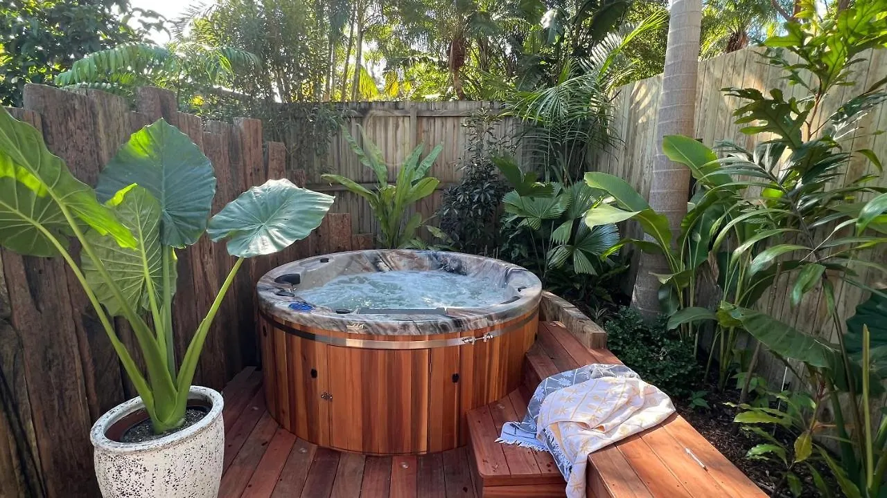 Σπίτι διακοπών Beach Jungle - Hot Tub, Firepit & Pool In Beachside Oasis Μπάιρον Μπέι Αυστραλία